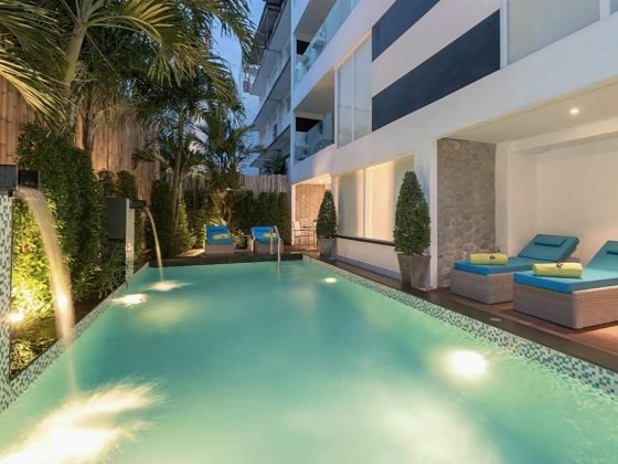 Бассейн BYD Lofts Boutique Hotel and Serviced Apartment