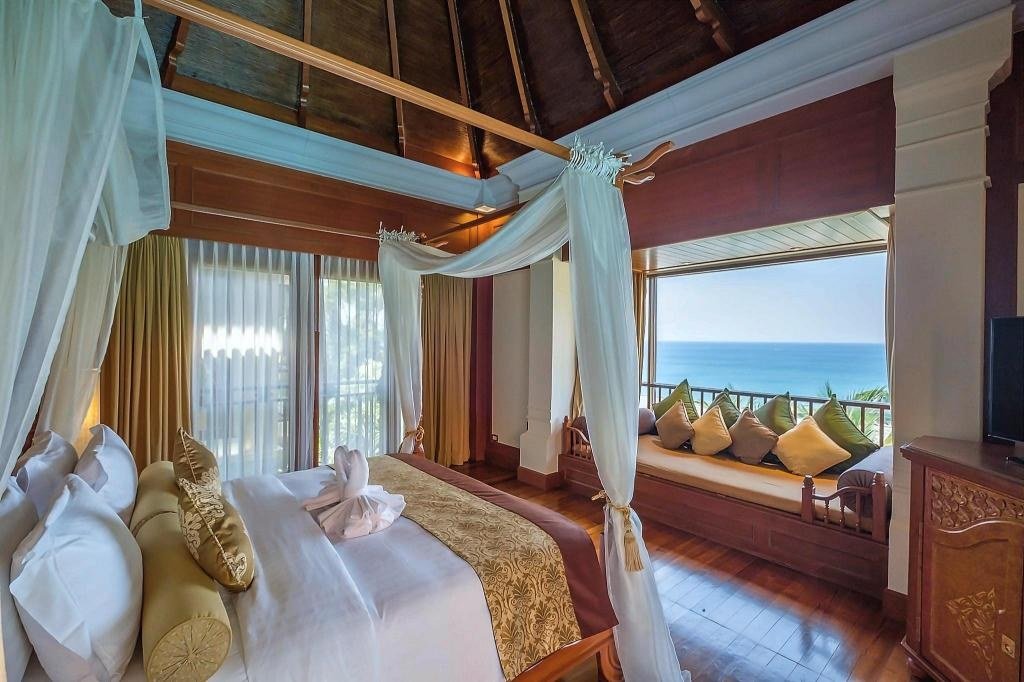Спальня виллы с двумя спальнями и бассейном в Diamond Cliff Resort And Spa