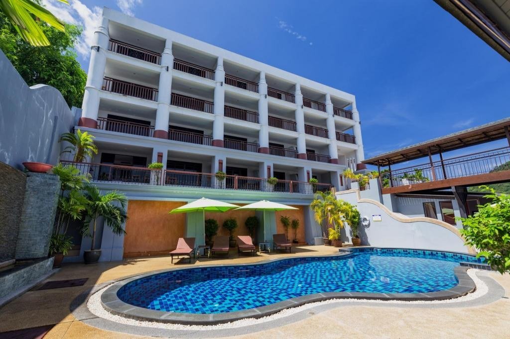 Открытый бассейн Leelawadee Boutique Hotel