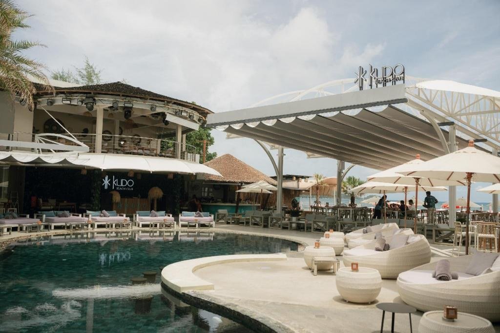 Открытый бассейн Kudo Hotel & Beach Club (Adults Only)