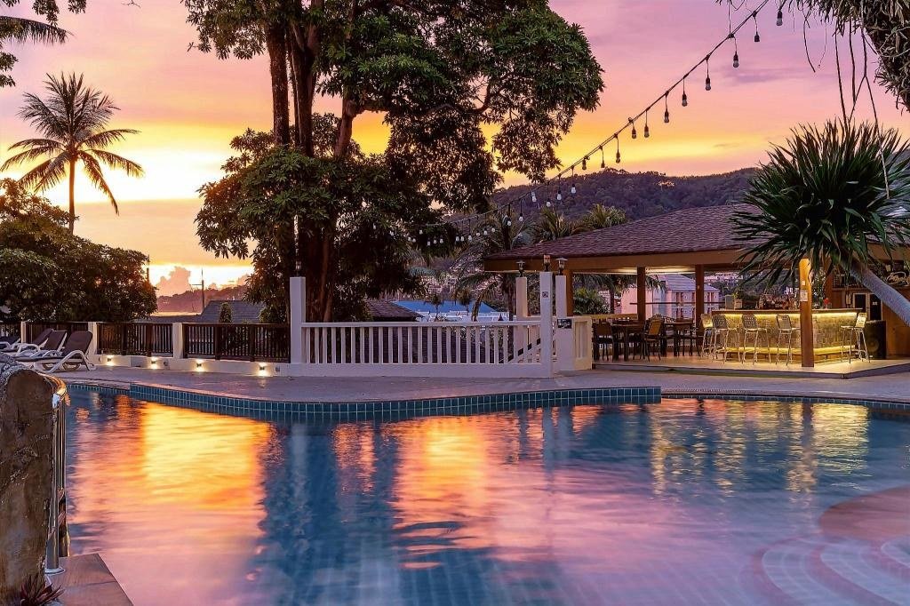 Бассейн Patong Lodge Hotel