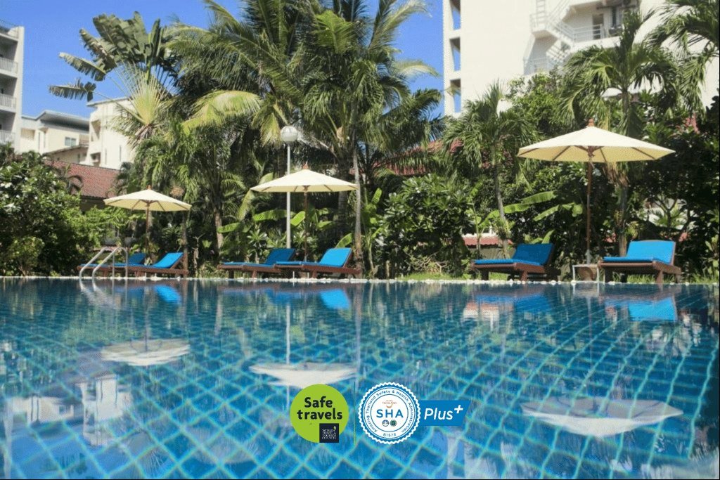 Открытый бассейн Patong Palace Hotel