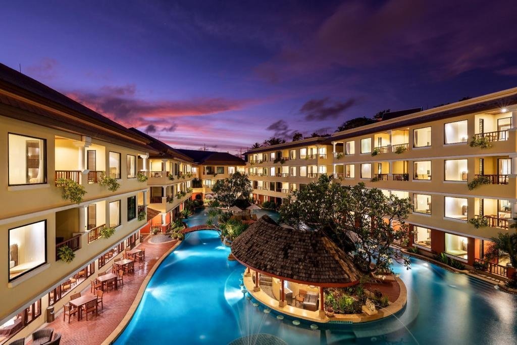 Бар у бассейна Patong Paragon Resort & Spa