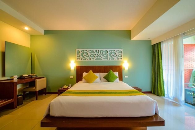 Номер Deluxe с видом на сад в Patong Resort Hotel