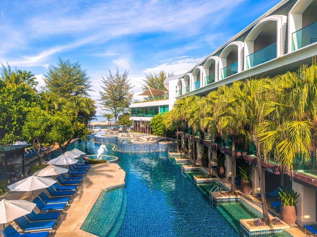 Открытый бассейн Phuket Graceland Resort & Spa