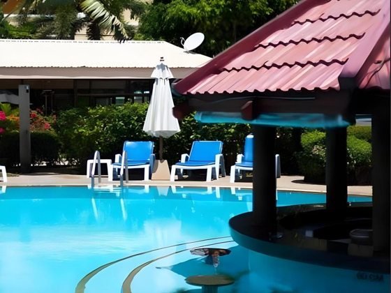 Открытый бассейн Swiss Palm Beach Hotel
